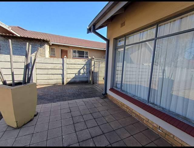 3 BEDROOM HOUSE FOR SALE IN VANDERBIJLPARK CE 5